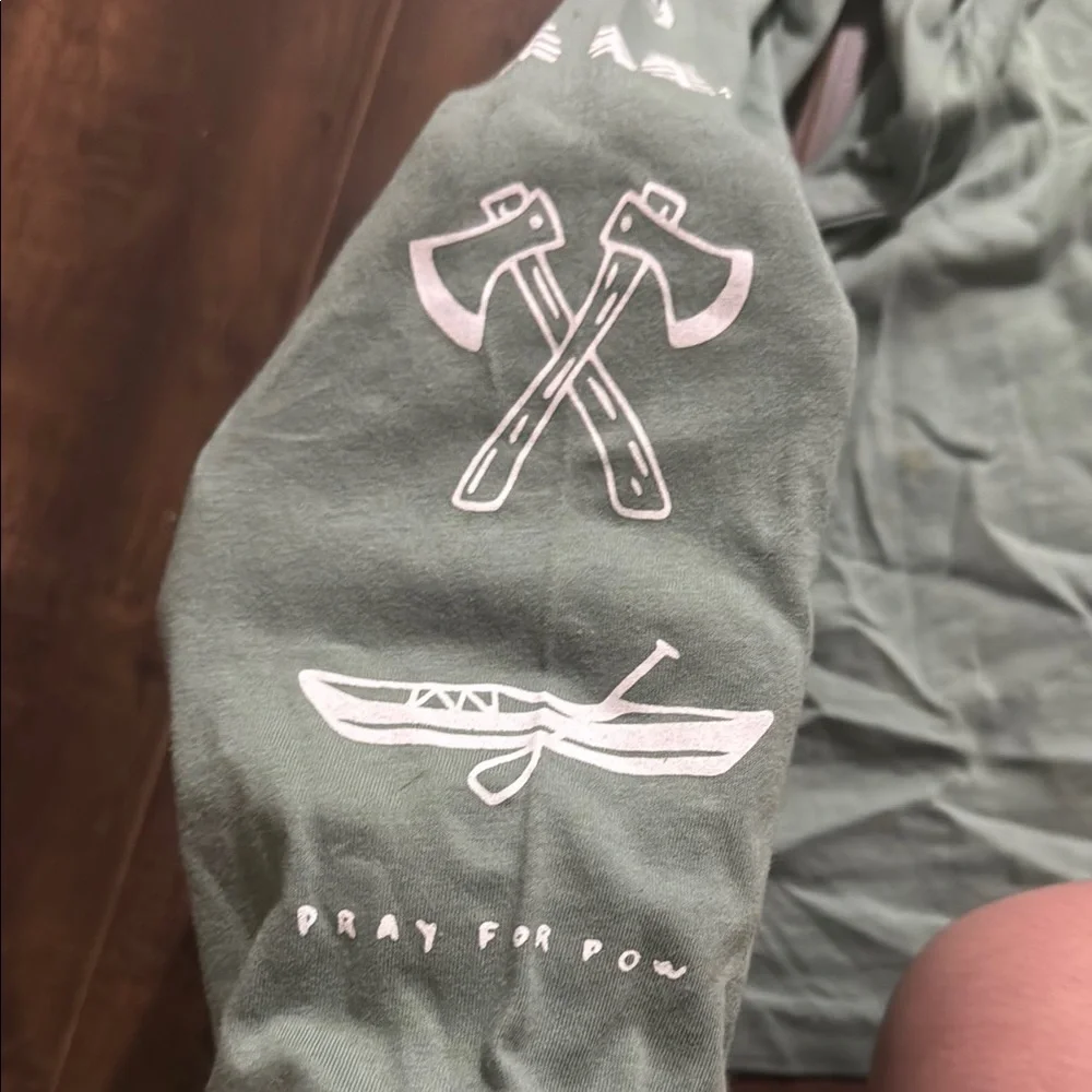 Green Fitted Crew Neck Long Sleeve Tee - Picture 3 of 3
